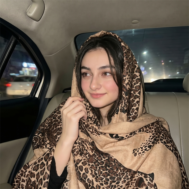 Vintage Fashion Hijab - حجاب وشال نسائي بنقشة الفهد العتيقة،