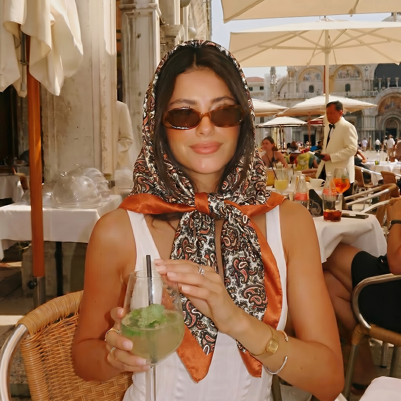 وشاح مربع من الساتان بتصميم بو - مراجعة Vintage Fashion Hijab وسعره
