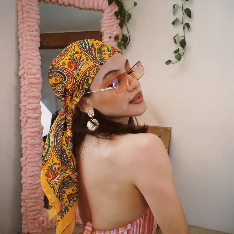 وشاح مربع من الساتان بتصميم عت - مراجعة Vintage Fashion Hijab وسعره