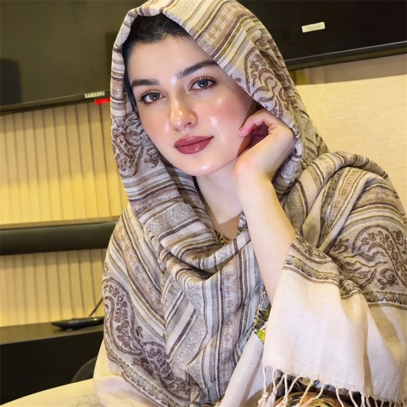 حجاب نسائي عصري بنقشة بيزلي عت - مراجعة Vintage Fashion Hijab وسعره
