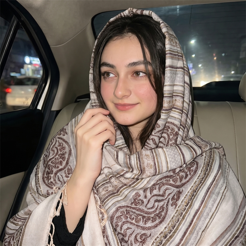 حجاب نسائي عصري بنقشة بيزلي عت - مراجعة Vintage Fashion Hijab وسعره