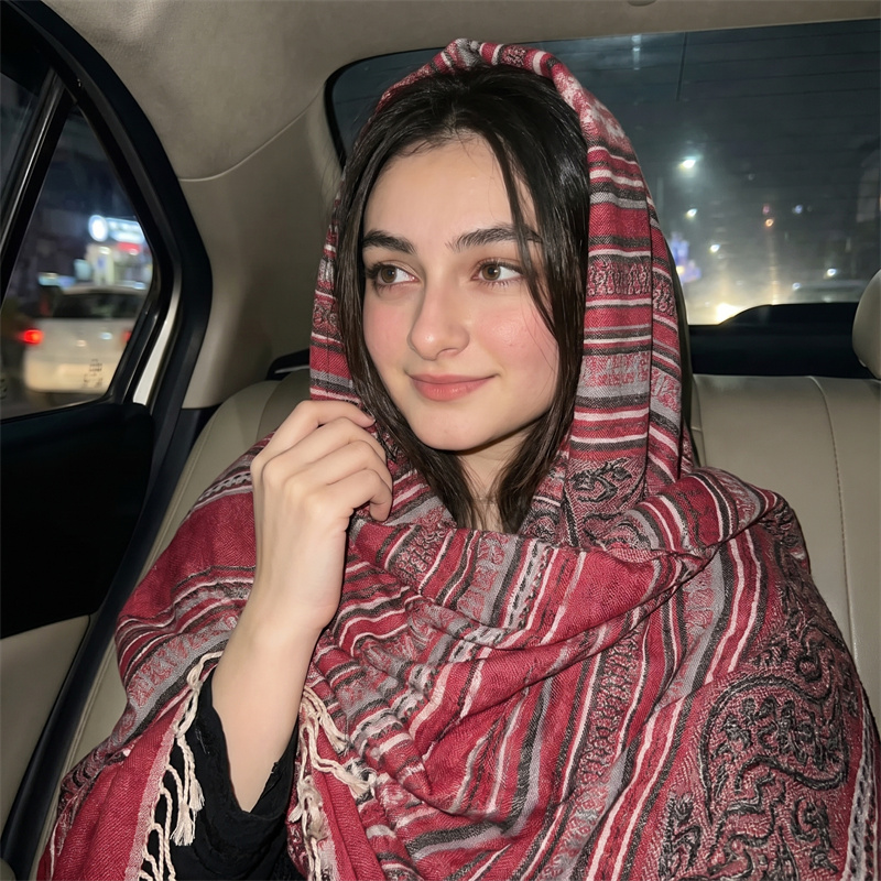 حجاب نسائي عصري بنقشة بيزلي عت - مراجعة Vintage Fashion Hijab وسعره