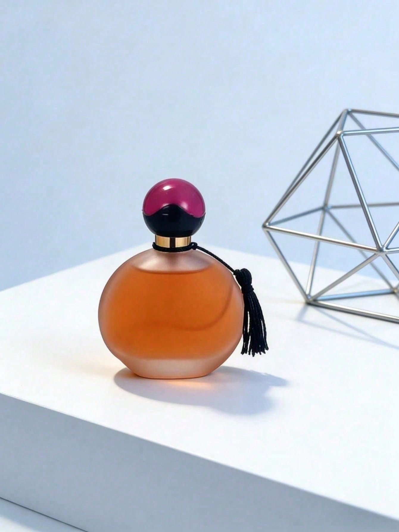عطر فاخر للجنسين برائحة خشبية  - مراجعة Vintage Women Fashion وسعره