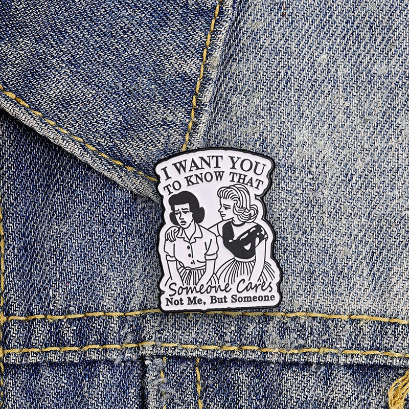 دبوس مينا بتصميم 'الموصوف باله - مراجعة Vintage Fashion Quotes وسعره