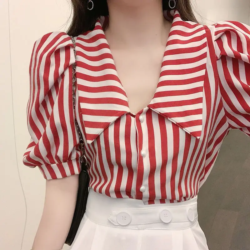 بلوزات نسائية مخططة على الموضة - مراجعة Vintage Fashion De وسعره