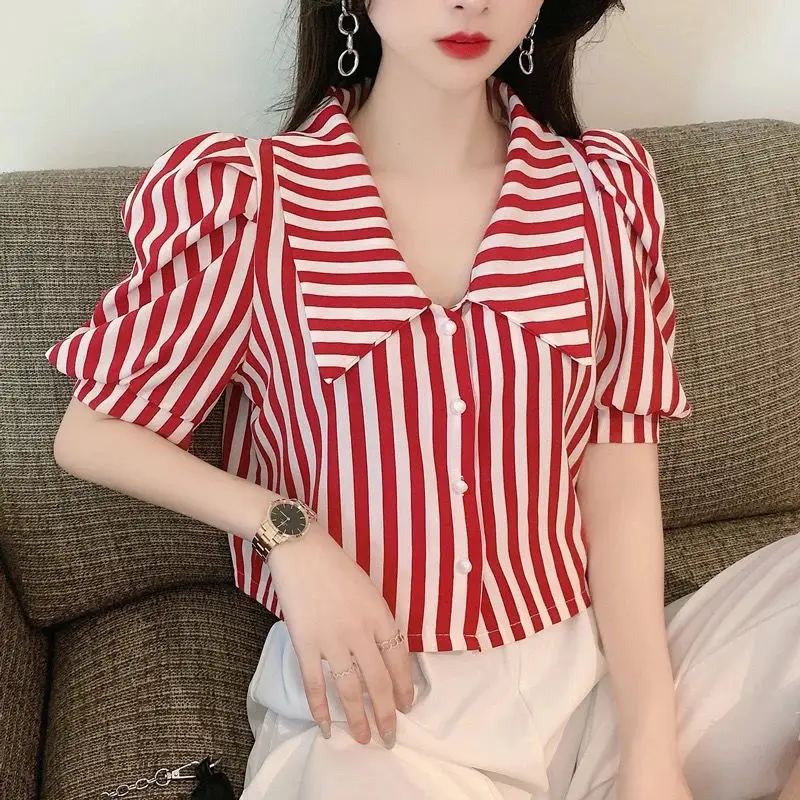 بلوزات نسائية مخططة على الموضة - مراجعة Vintage Fashion De وسعره